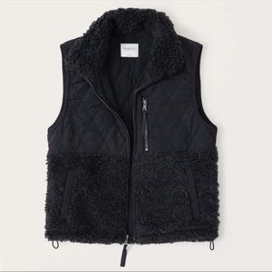 Abercrombie cropped two tone sherpa vest